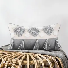 DEKOHOME - Cojín bordado con borlas 30x50cm cierre invisible