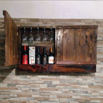 Generico Cava De Vinos Rústica Con Puertas Dominga