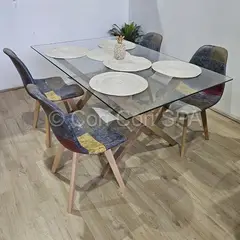 GENERICO - Comedor Medlock Vidrio 140x90 + 4 Sillas Patchwork Ecocuero