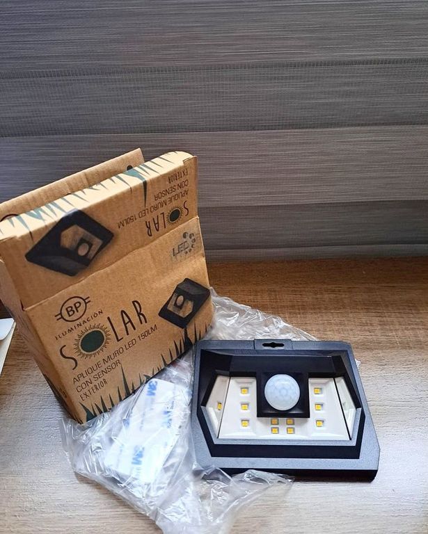 APLIQUE A MURO EXTERIOR SOLAR LED CSENSOR