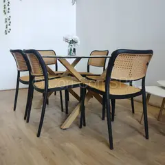 CORI CORI - Comedor Medlock Vidrio 130x80cm + 6 sillas Delta Negro