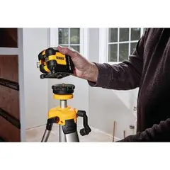 DEWALT - Nivel Laser Rojo De Cruz Dw08802