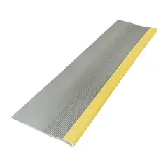 QRUBBER - Grada Pvc Estriada De Alto Tráfico 300 x 32 x 0,4cm