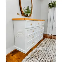 RUSTIC STYLE - COMODA 9 CAJONES BLANCA Y MIEL CON TELESCOPICOS.