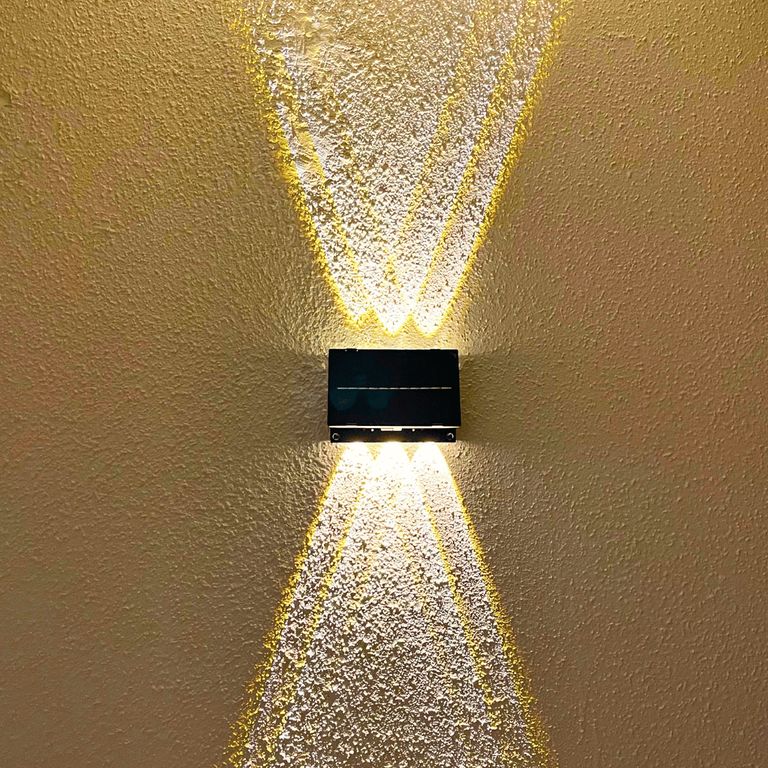 Apliqué Moderno Solar - 60W IP65 Luz Cálida