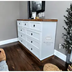 RUSTIC STYLE - COMODA MADERA 9 CAJONES BLANCA Y NOGAL CON TIRADOR NEGRO