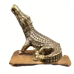 VATYERTY - Llavero con colgante de estatua de cocodrilo de latón único para el hogar