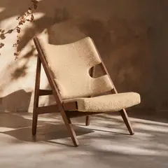 SANTU HOME & DECO - Sitial de madera tapizado en sherpa color arena