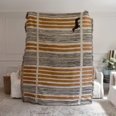 GALDANA - Piecera, Manta, Cubre Cama, Perro Ocre 160x210cm king tejido Jacquard echo en India