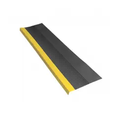 GENERAC - Grada de Goma Estriada 151 x 32cm Alto Tráfico Negro Amarillo