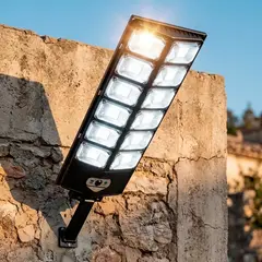 GLOBAL LATIN GROUP - Foco LED Solar 400W 800 Lúmenes 504 LED IP65 con Sensor y Control Remoto