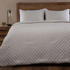 BASEMENT HOME - Cubrecama Liso Text Rombo