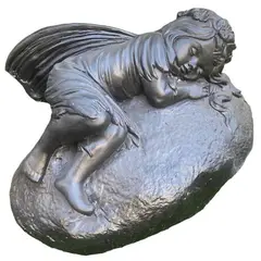SAT NAM INSPIRES - Figura Niña Hada Sobre Roca Black line