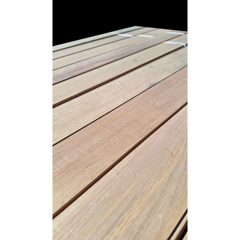 Deck madera 1.9 mm Teca Albura blanca/dorada, duramen marrón. 9.5x240 cm