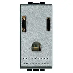 Bticino - Enchufe polarizada aterrizada c/protección infantil 127-277 V gris